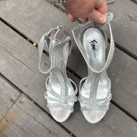 Fioni Night Silver High Heel Sandals size 9.5 - Picture 2 of 8
